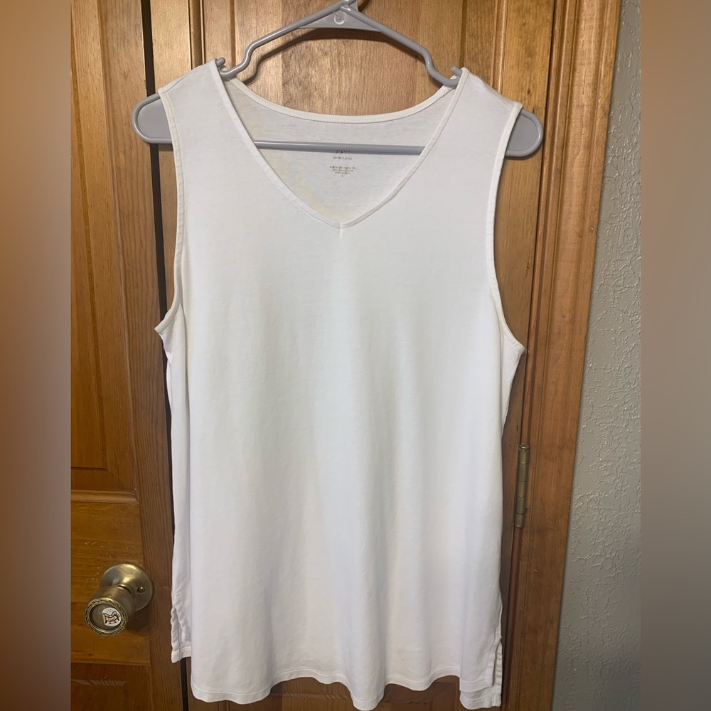 J Jill Sleeveless V Neck Tee, great condition, no stains